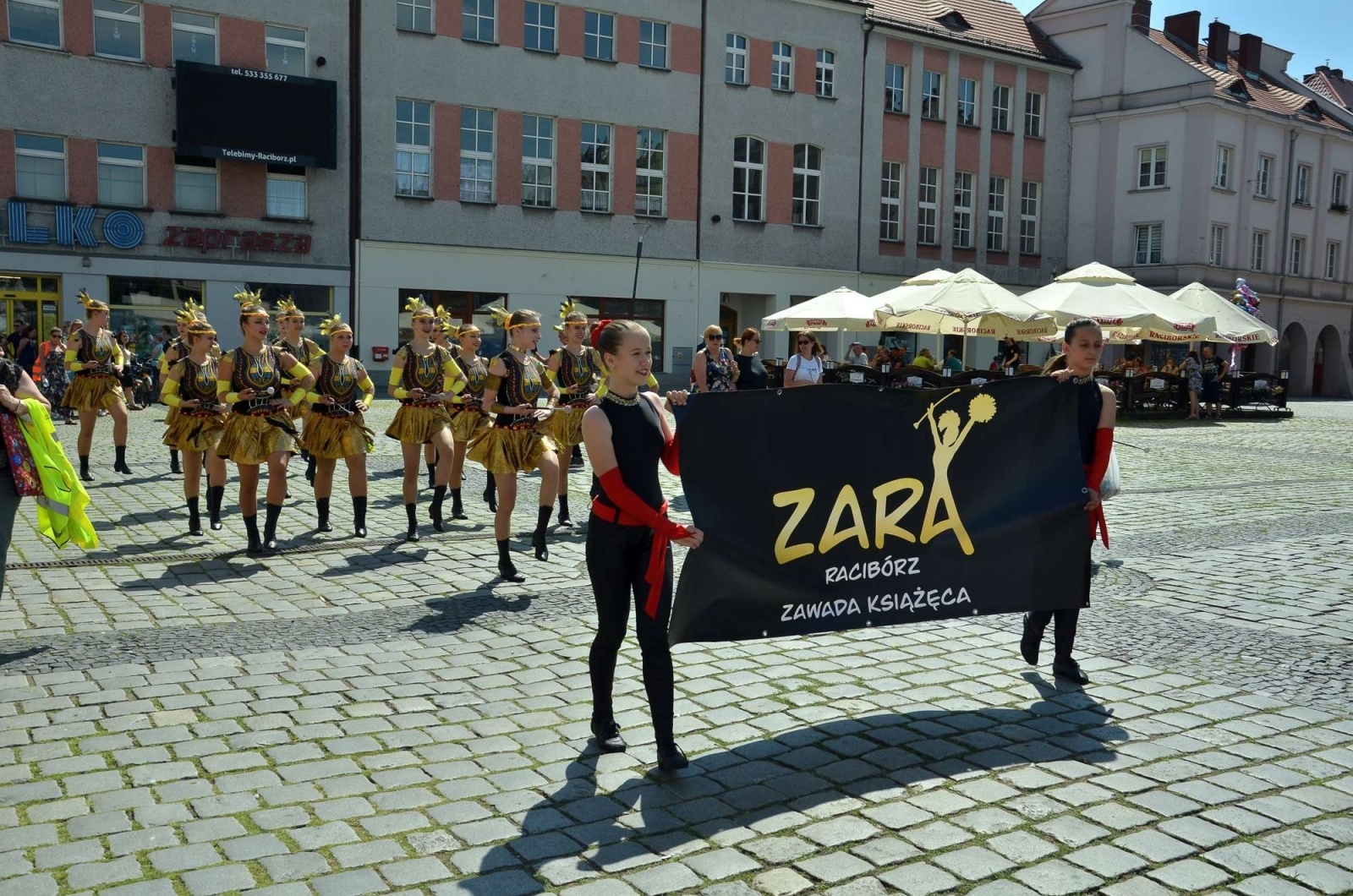 Zdjęcie w galerii na portalu naszraciborz.pl: Barwna parada przeszła przez centrum Raciborza [WIDEO] wiadomości z regionu