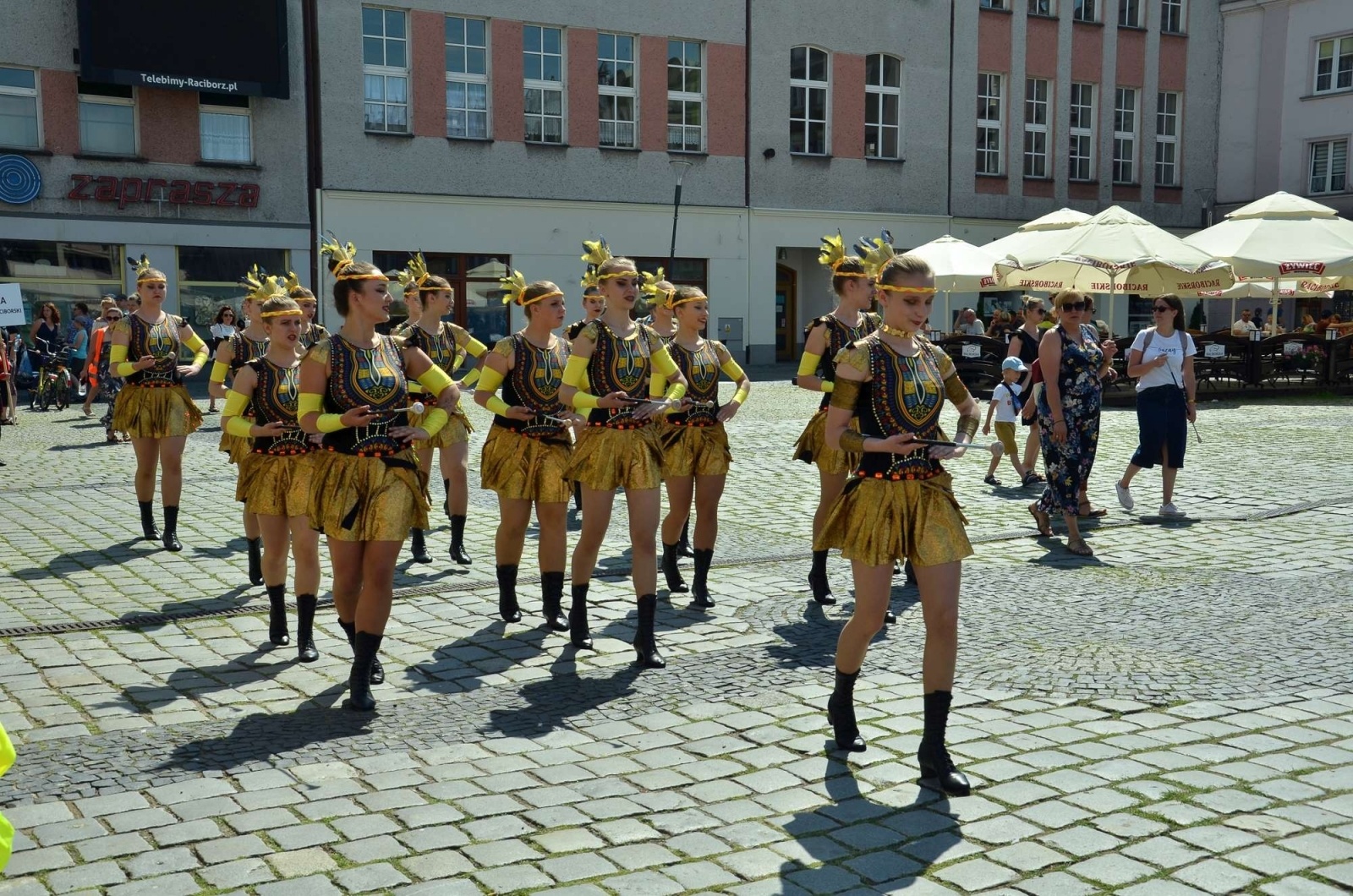 Zdjęcie w galerii na portalu naszraciborz.pl: Barwna parada przeszła przez centrum Raciborza [WIDEO] wiadomości z regionu