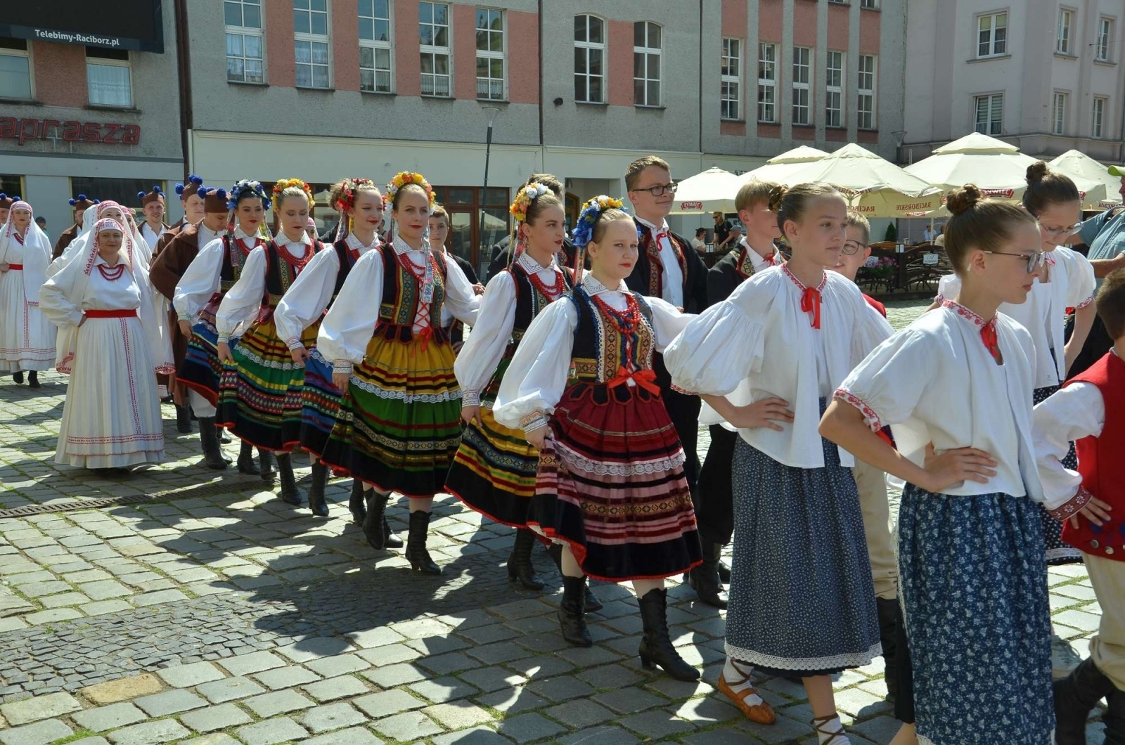 Zdjęcie w galerii na portalu naszraciborz.pl: Barwna parada przeszła przez centrum Raciborza [WIDEO] wiadomości z regionu