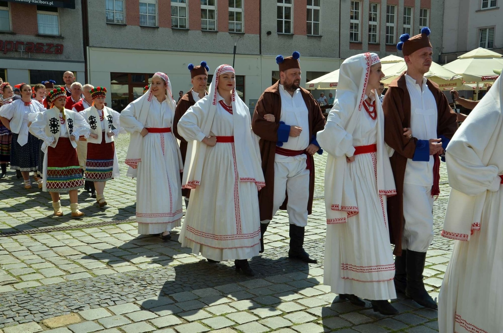 Zdjęcie w galerii na portalu naszraciborz.pl: Barwna parada przeszła przez centrum Raciborza [WIDEO] wiadomości z regionu