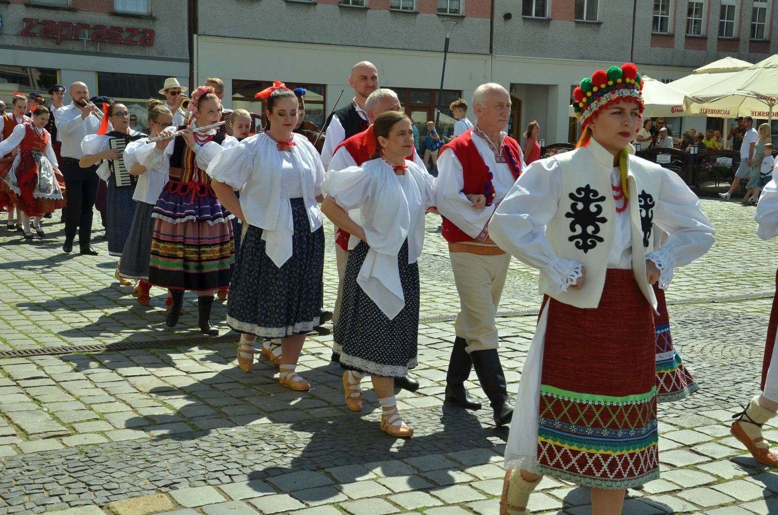 Zdjęcie w galerii na portalu naszraciborz.pl: Barwna parada przeszła przez centrum Raciborza [WIDEO] wiadomości z regionu