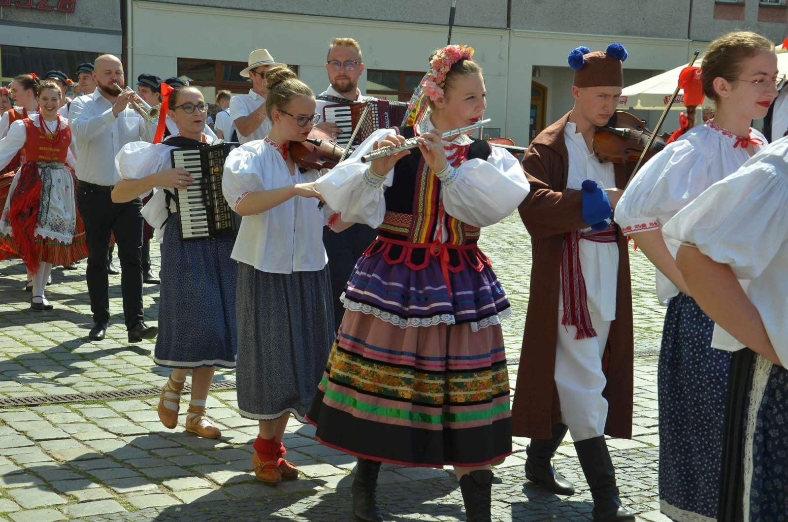 Zdjęcie w galerii na portalu naszraciborz.pl: Barwna parada przeszła przez centrum Raciborza [WIDEO] wiadomości z regionu