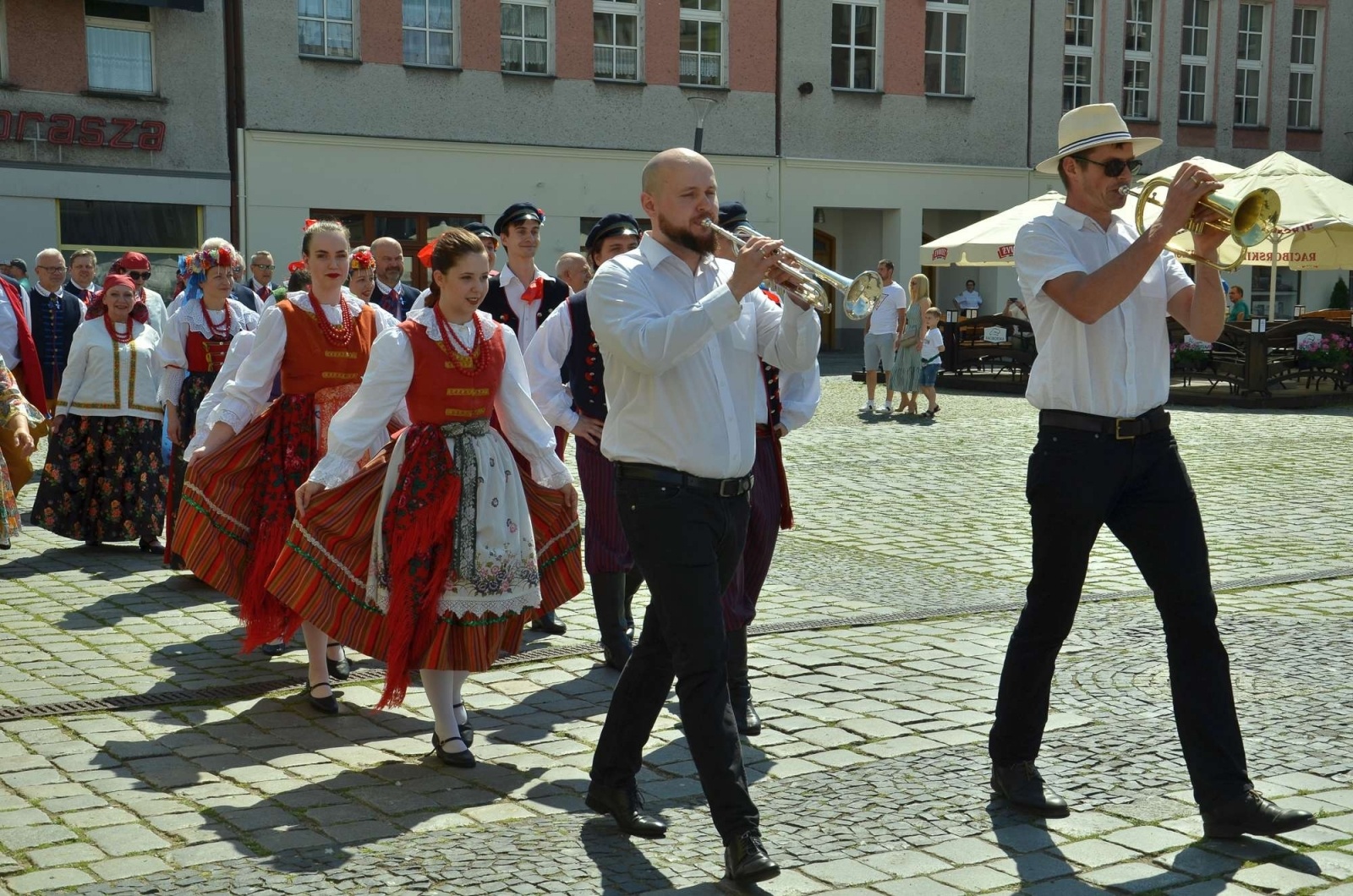 Zdjęcie w galerii na portalu naszraciborz.pl: Barwna parada przeszła przez centrum Raciborza [WIDEO] wiadomości z regionu