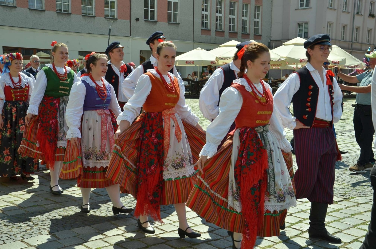 Zdjęcie w galerii na portalu naszraciborz.pl: Barwna parada przeszła przez centrum Raciborza [WIDEO] wiadomości z regionu