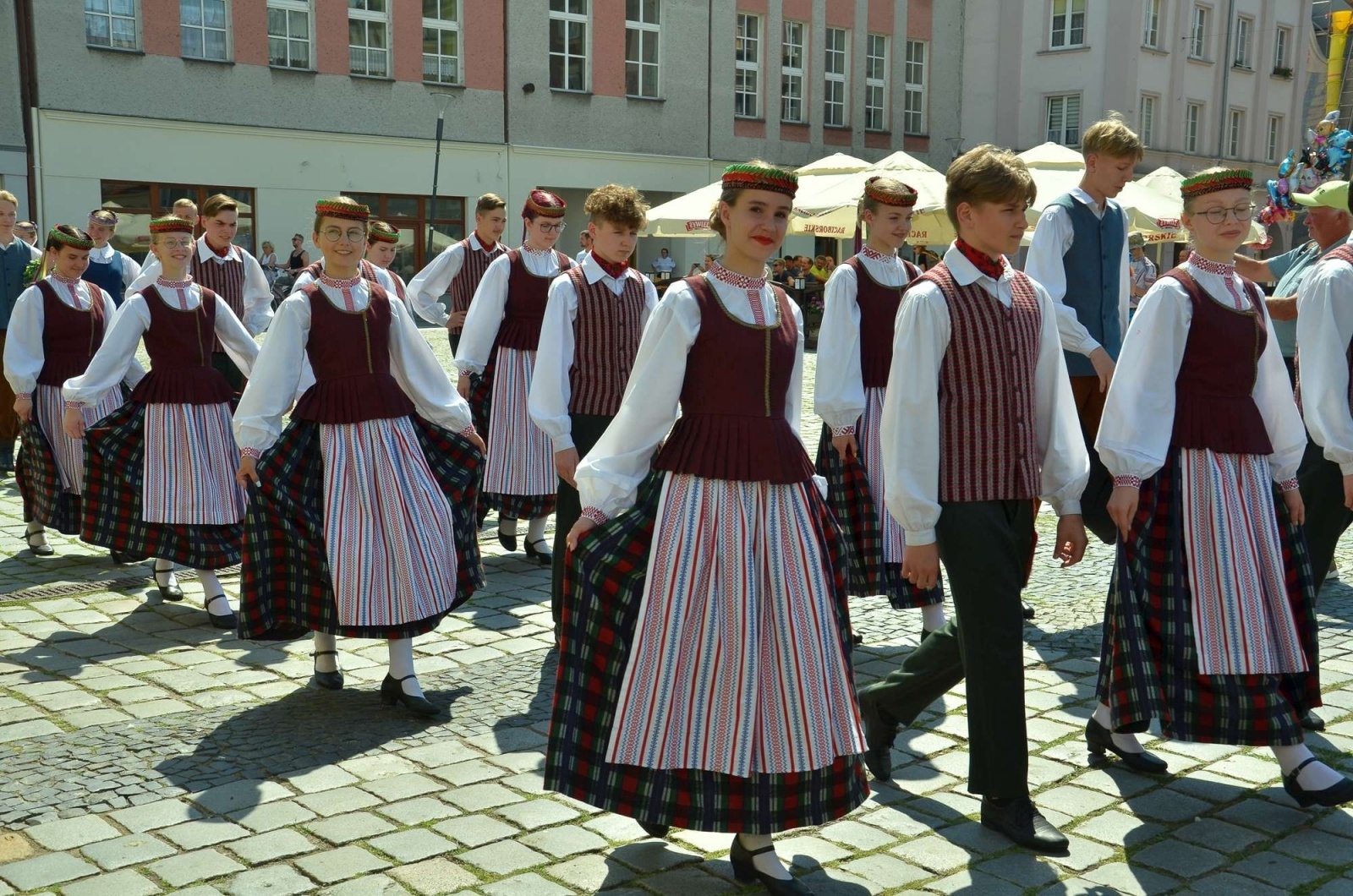 Zdjęcie w galerii na portalu naszraciborz.pl: Barwna parada przeszła przez centrum Raciborza [WIDEO] wiadomości z regionu