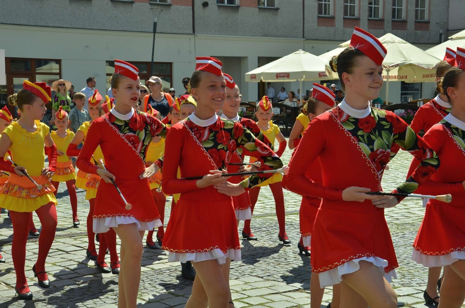 Zdjęcie w galerii na portalu naszraciborz.pl: Barwna parada przeszła przez centrum Raciborza [WIDEO] wiadomości z regionu