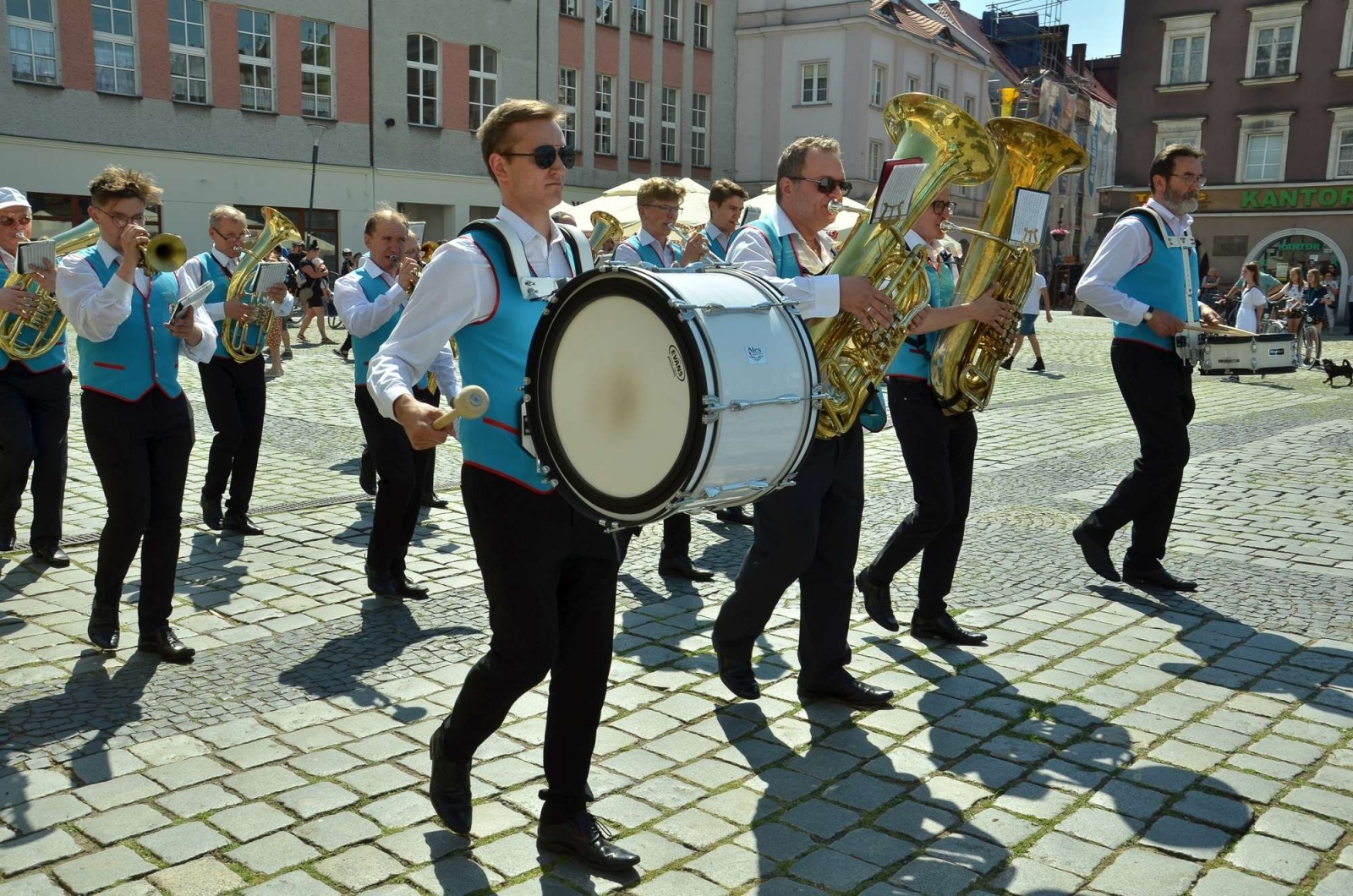 Zdjęcie w galerii na portalu naszraciborz.pl: Barwna parada przeszła przez centrum Raciborza [WIDEO] wiadomości z regionu