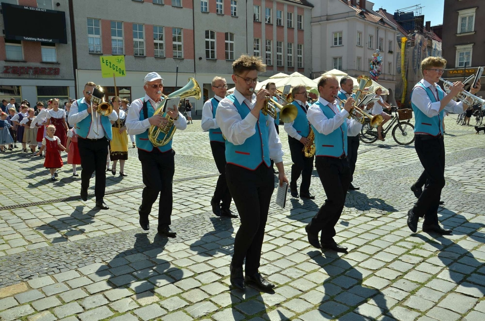 Zdjęcie w galerii na portalu naszraciborz.pl: Barwna parada przeszła przez centrum Raciborza [WIDEO] wiadomości z regionu