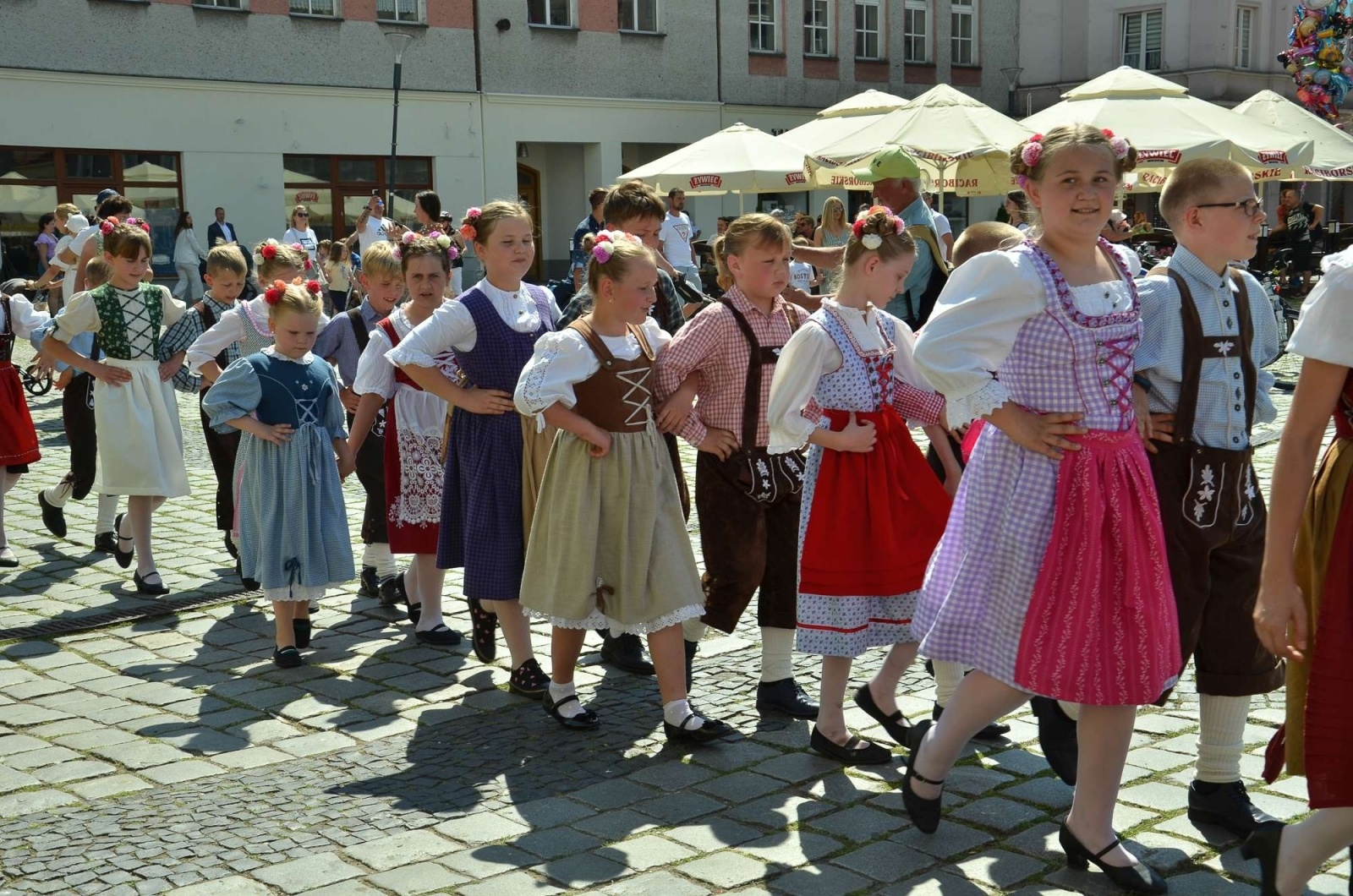 Zdjęcie w galerii na portalu naszraciborz.pl: Barwna parada przeszła przez centrum Raciborza [WIDEO] wiadomości z regionu