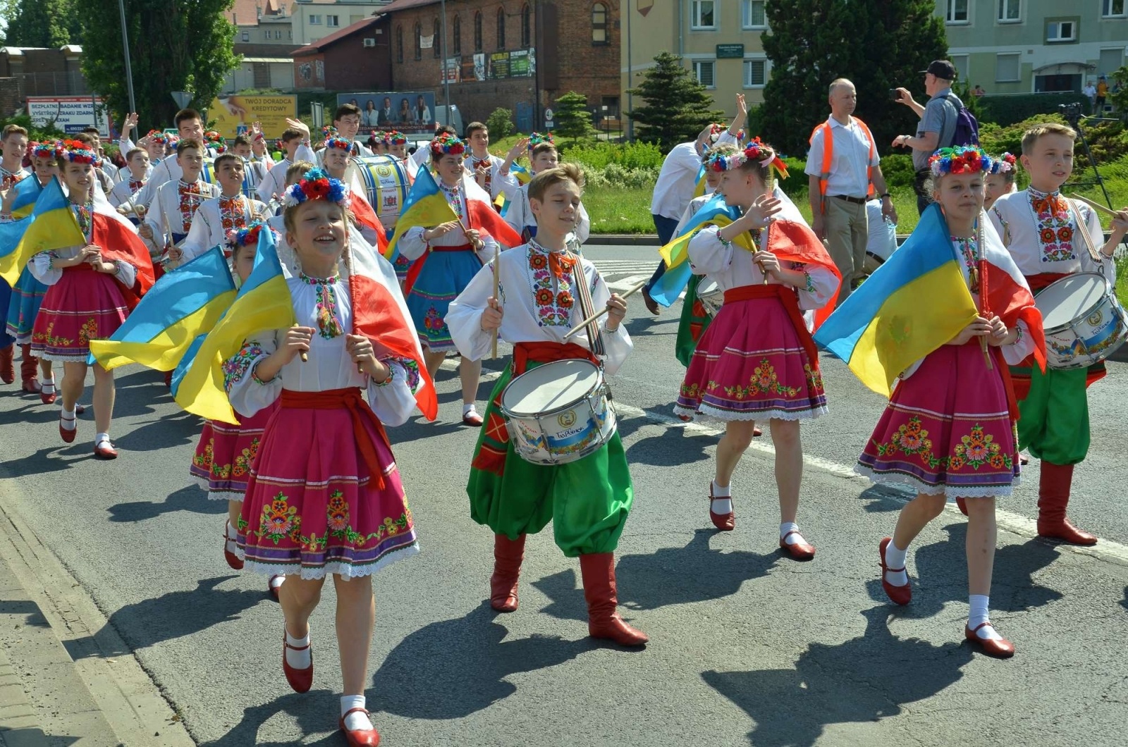 Zdjęcie w galerii na portalu naszraciborz.pl: Barwna parada przeszła przez centrum Raciborza [WIDEO] wiadomości z regionu