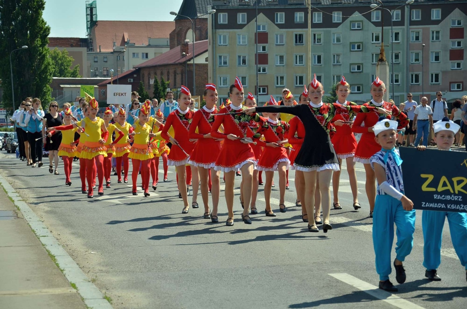 Zdjęcie w galerii na portalu naszraciborz.pl: Barwna parada przeszła przez centrum Raciborza [WIDEO] wiadomości z regionu