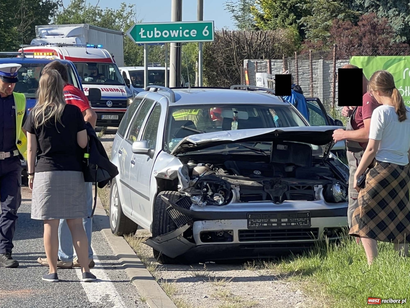 Zdjęcie w galerii na portalu naszraciborz.pl: Zderzenie trzech pojazdów na DK 45 w Raciborzu [FOTO] wiadomości z regionu