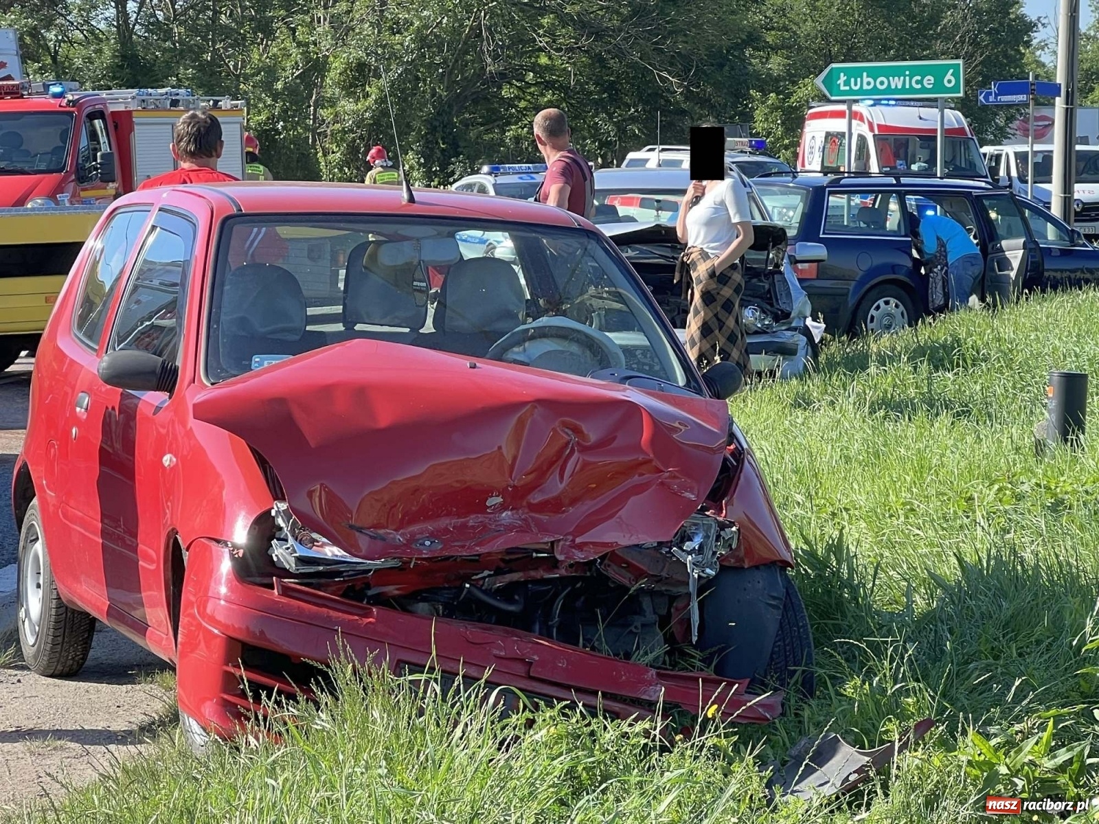 Zdjęcie w galerii na portalu naszraciborz.pl: Zderzenie trzech pojazdów na DK 45 w Raciborzu [FOTO] wiadomości z regionu