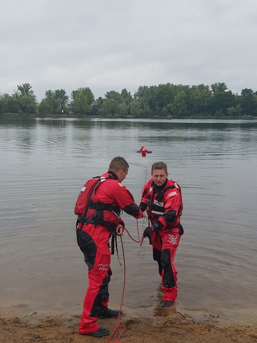 Zdjęcie w galerii na portalu naszraciborz.pl: Akcja strażaków na magicznej plaży w Bukowie wiadomości z regionu