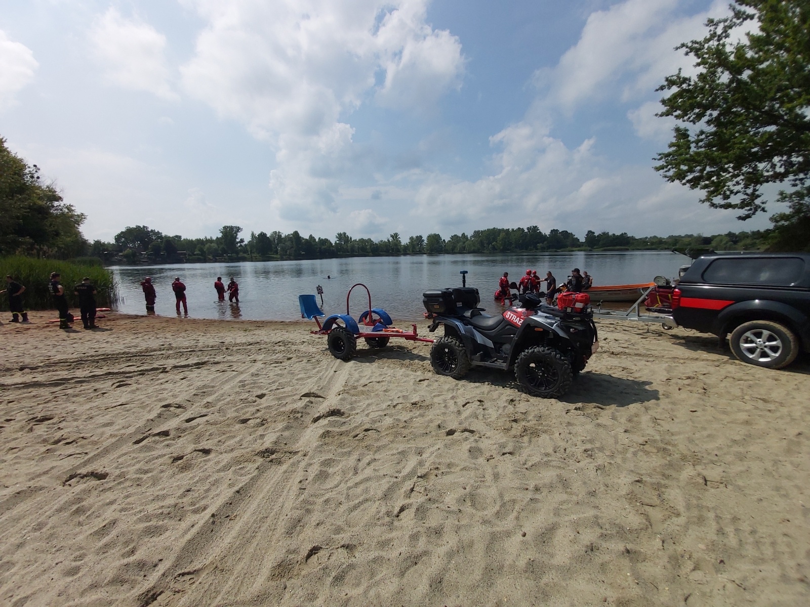 Zdjęcie w galerii na portalu naszraciborz.pl: Akcja strażaków na magicznej plaży w Bukowie wiadomości z regionu