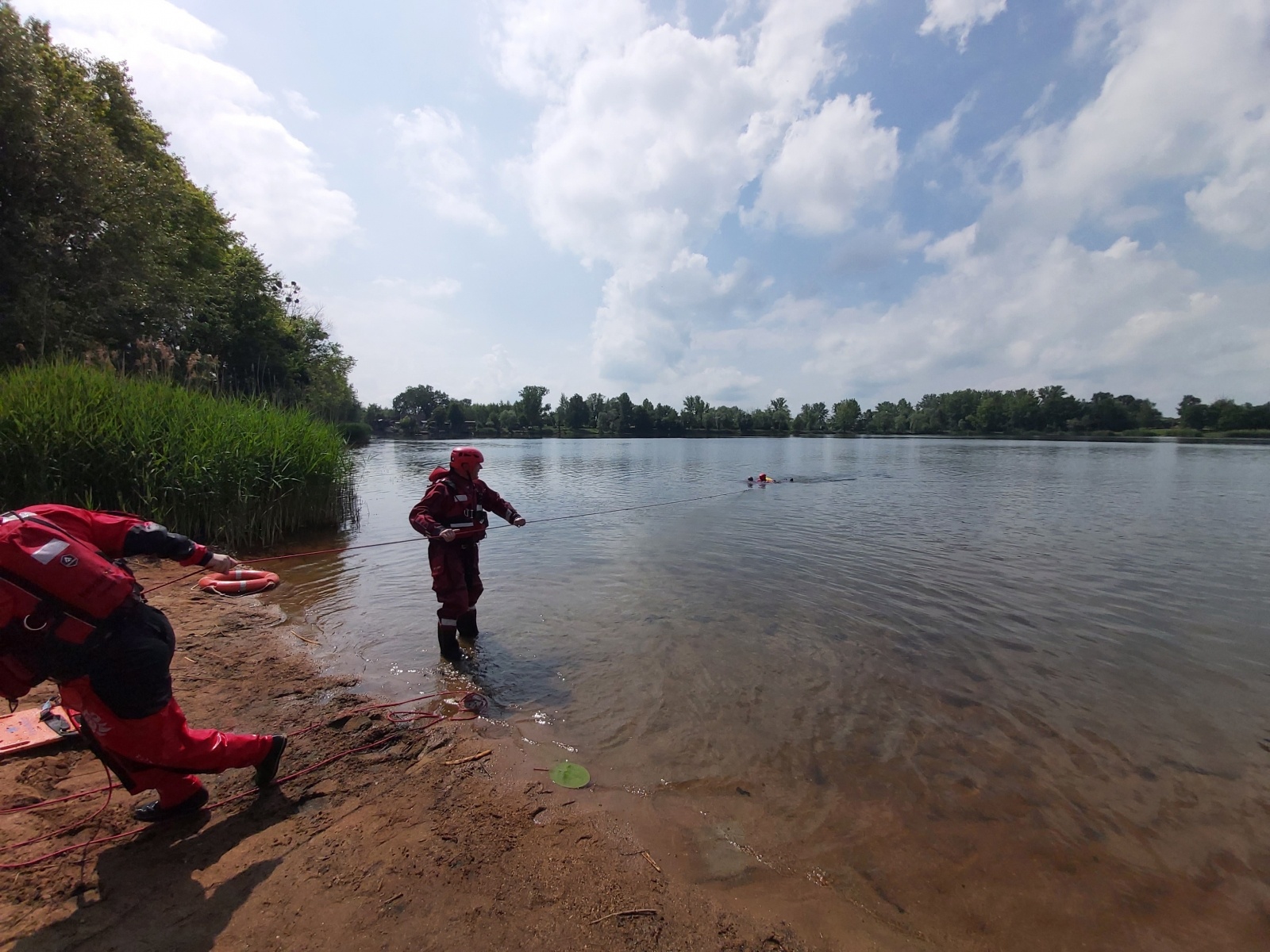 Zdjęcie w galerii na portalu naszraciborz.pl: Akcja strażaków na magicznej plaży w Bukowie wiadomości z regionu