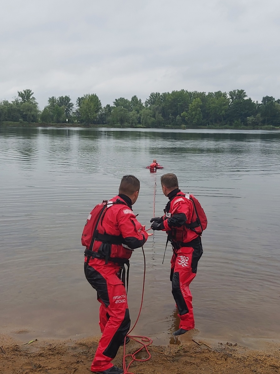 Zdjęcie w galerii na portalu naszraciborz.pl: Akcja strażaków na magicznej plaży w Bukowie wiadomości z regionu