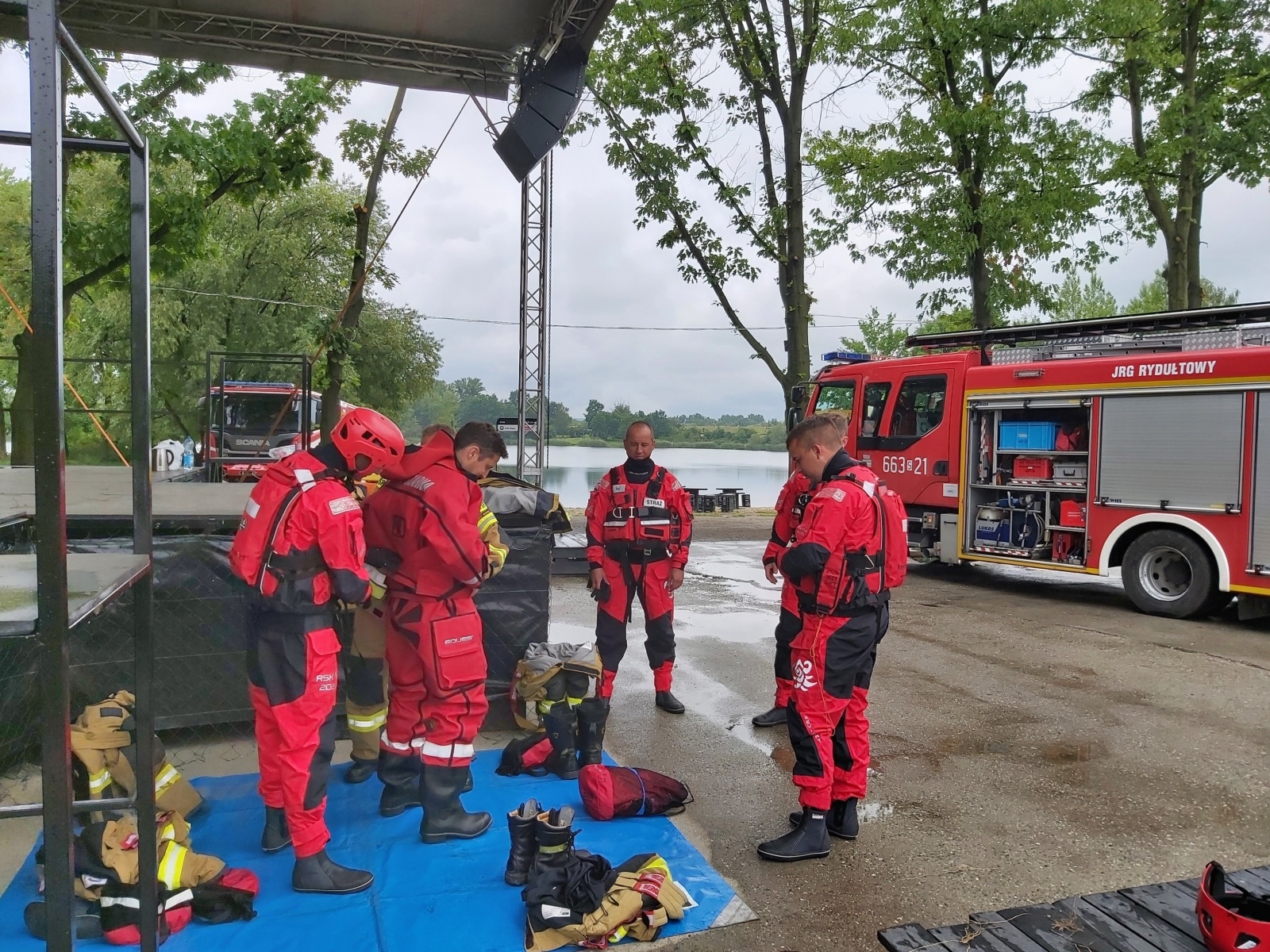 Zdjęcie w galerii na portalu naszraciborz.pl: Akcja strażaków na magicznej plaży w Bukowie wiadomości z regionu