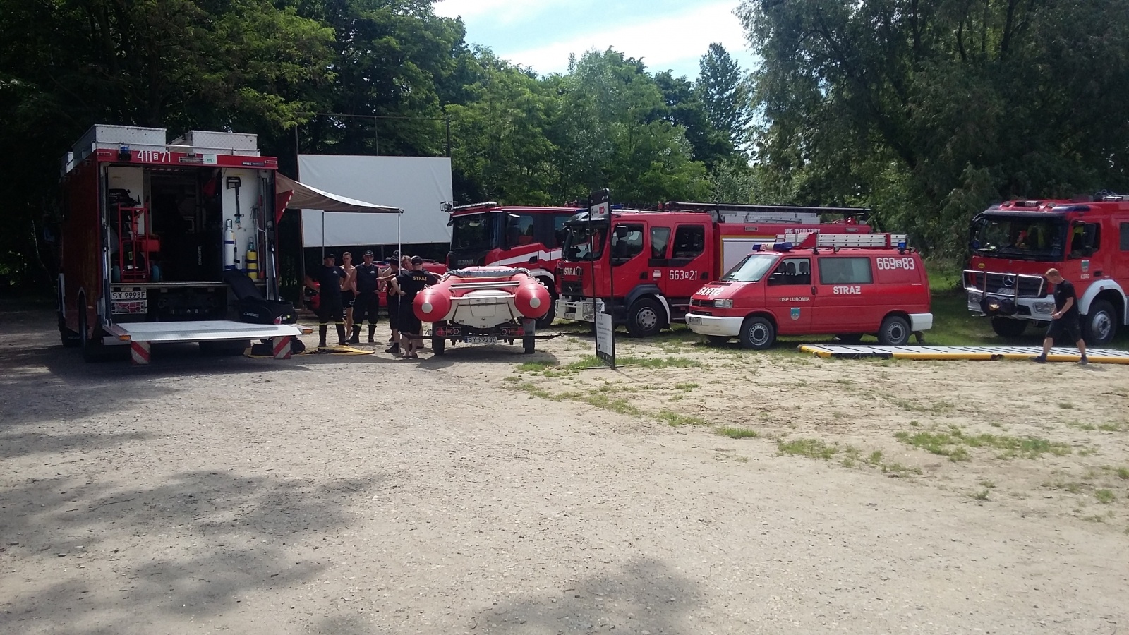 Zdjęcie w galerii na portalu naszraciborz.pl: Akcja strażaków na magicznej plaży w Bukowie wiadomości z regionu