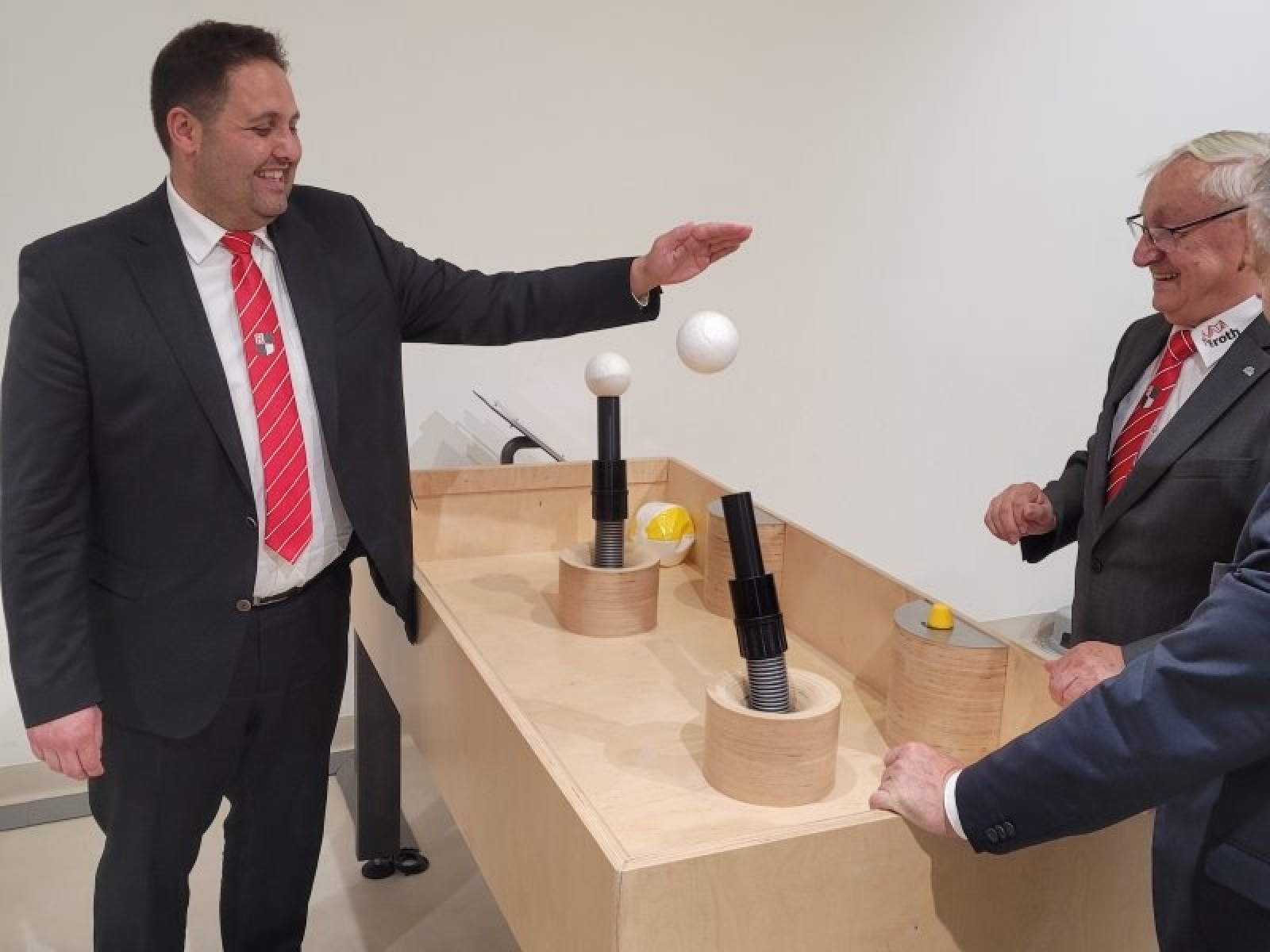 Zdjęcie w galerii na portalu naszraciborz.pl: Posadzili jabłonkę na 30-lecie współpracy miast wiadomości z regionu