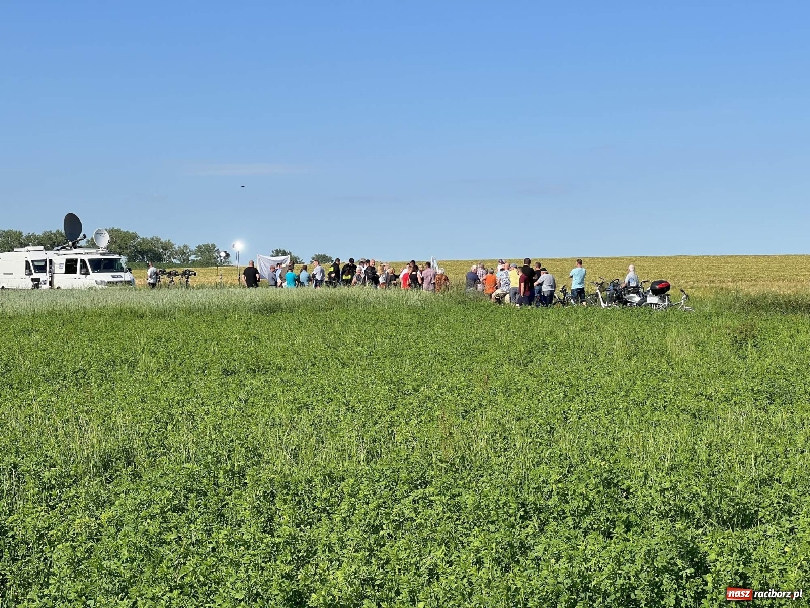 Zdjęcie w galerii na portalu naszraciborz.pl: Racibórz i Pietrowice Wielkie od dziś na wojennej ścieżce. TVP na żywo z Makowa wiadomości z regionu