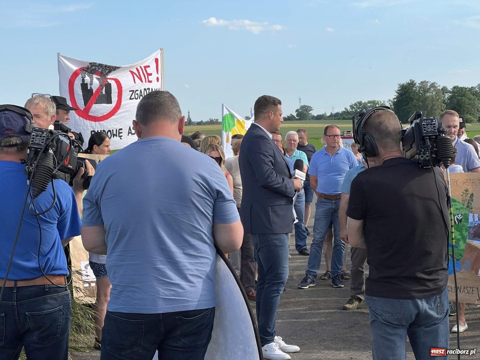 Zdjęcie w galerii na portalu naszraciborz.pl: Racibórz i Pietrowice Wielkie od dziś na wojennej ścieżce. TVP na żywo z Makowa wiadomości z regionu