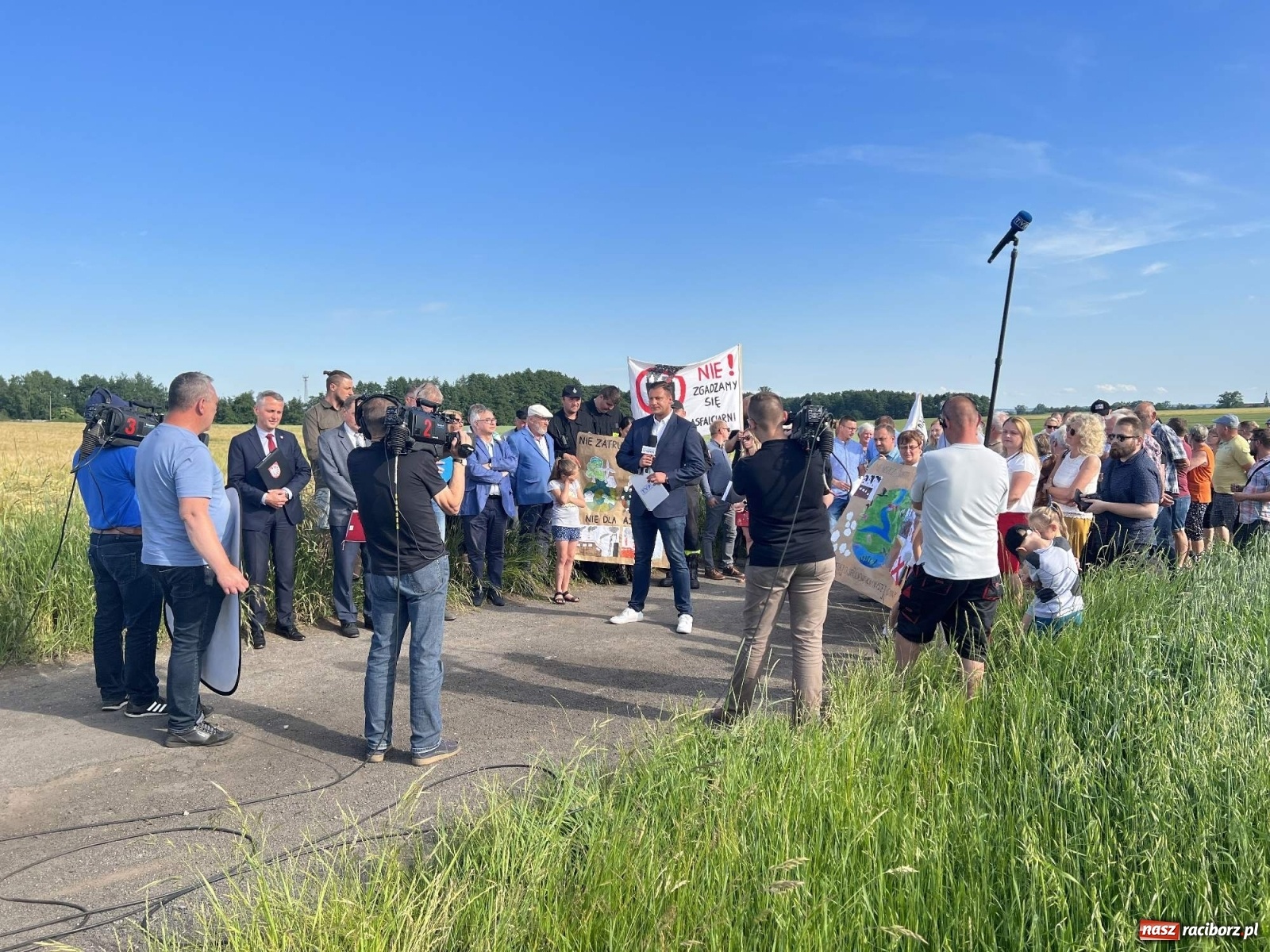 Zdjęcie w galerii na portalu naszraciborz.pl: Racibórz i Pietrowice Wielkie od dziś na wojennej ścieżce. TVP na żywo z Makowa wiadomości z regionu