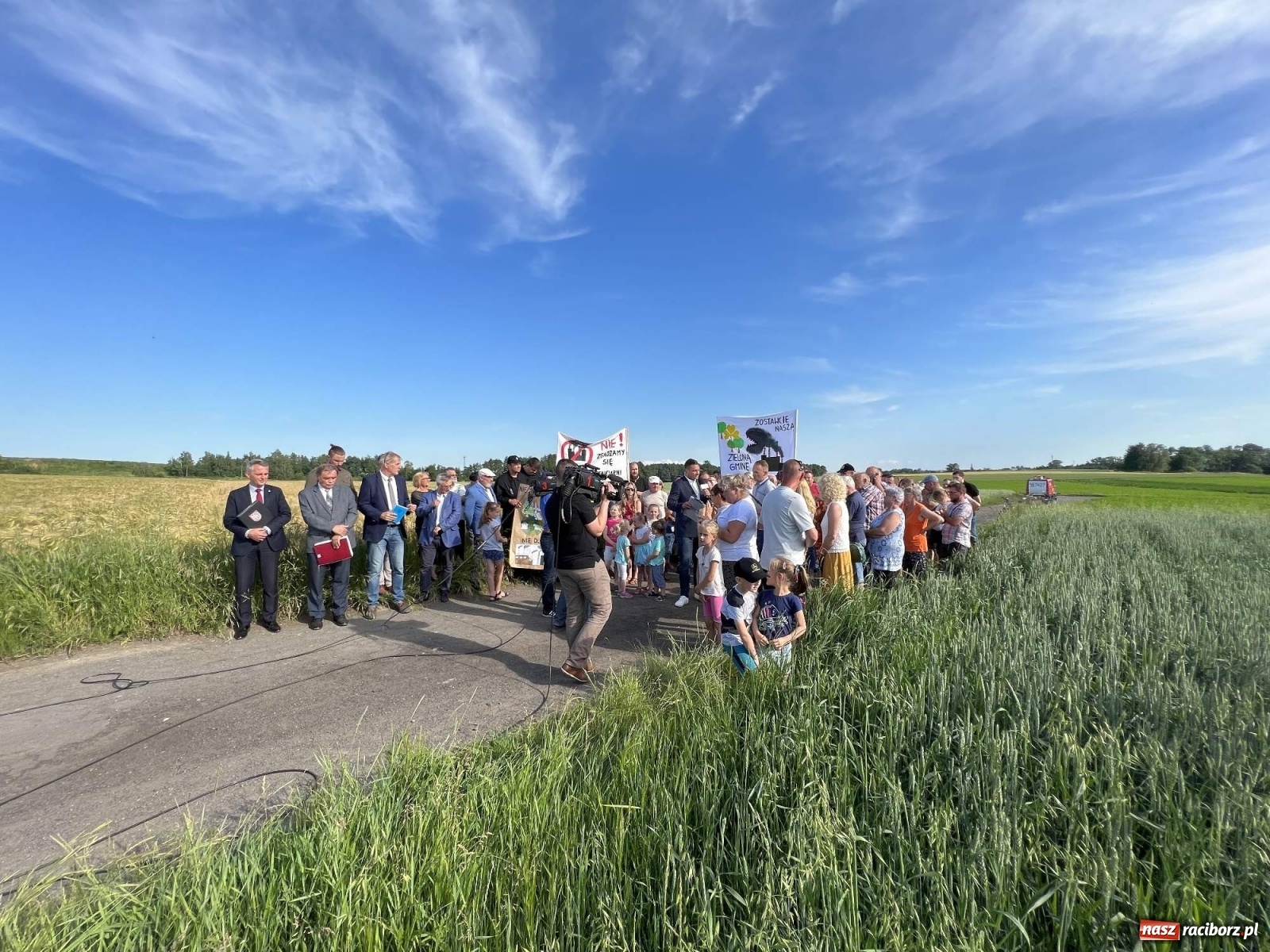 Zdjęcie w galerii na portalu naszraciborz.pl: Racibórz i Pietrowice Wielkie od dziś na wojennej ścieżce. TVP na żywo z Makowa wiadomości z regionu