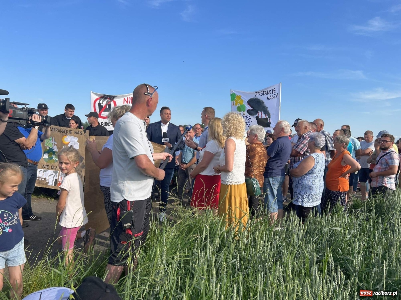 Zdjęcie w galerii na portalu naszraciborz.pl: Racibórz i Pietrowice Wielkie od dziś na wojennej ścieżce. TVP na żywo z Makowa wiadomości z regionu