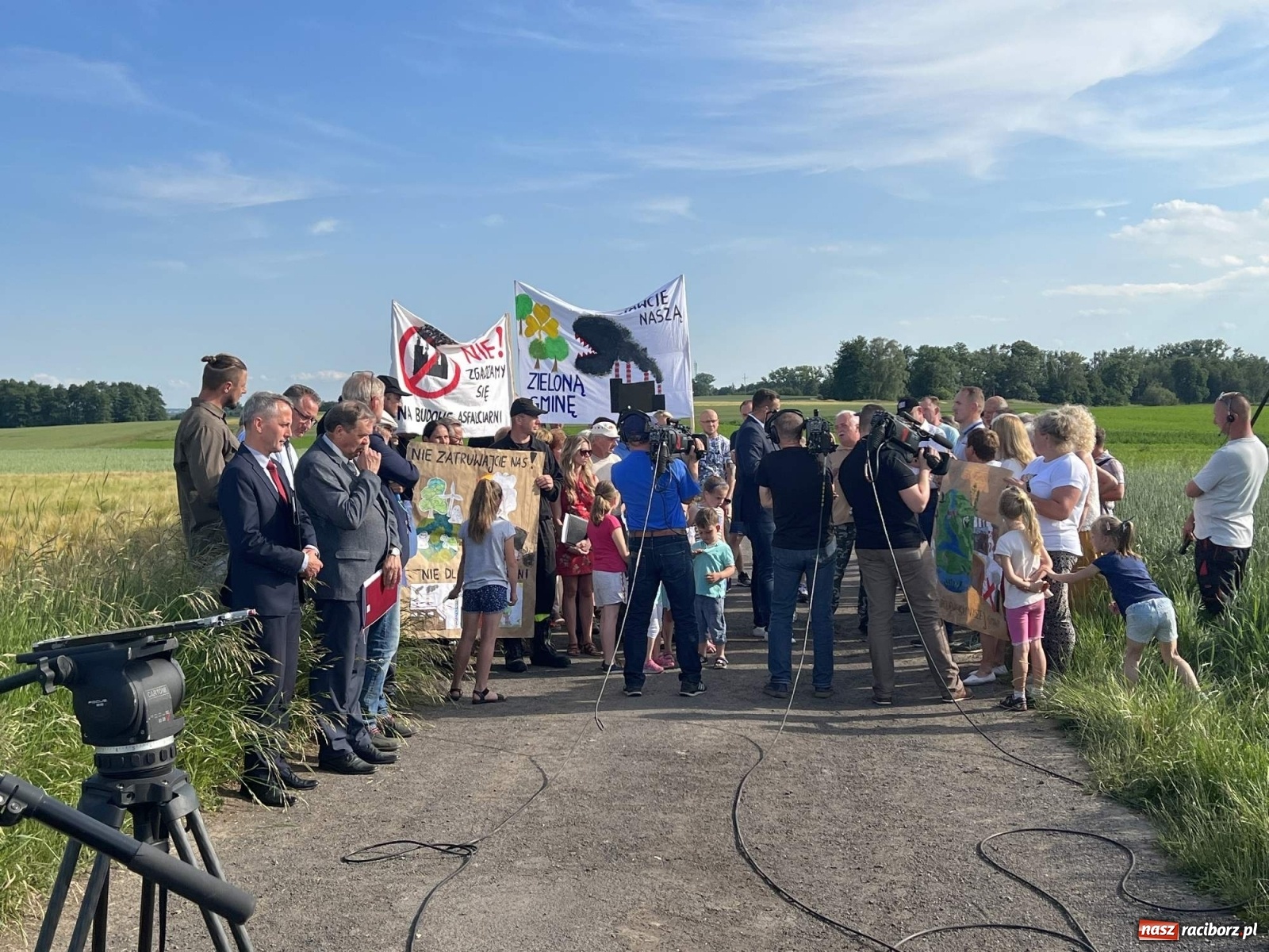 Zdjęcie w galerii na portalu naszraciborz.pl: Racibórz i Pietrowice Wielkie od dziś na wojennej ścieżce. TVP na żywo z Makowa wiadomości z regionu