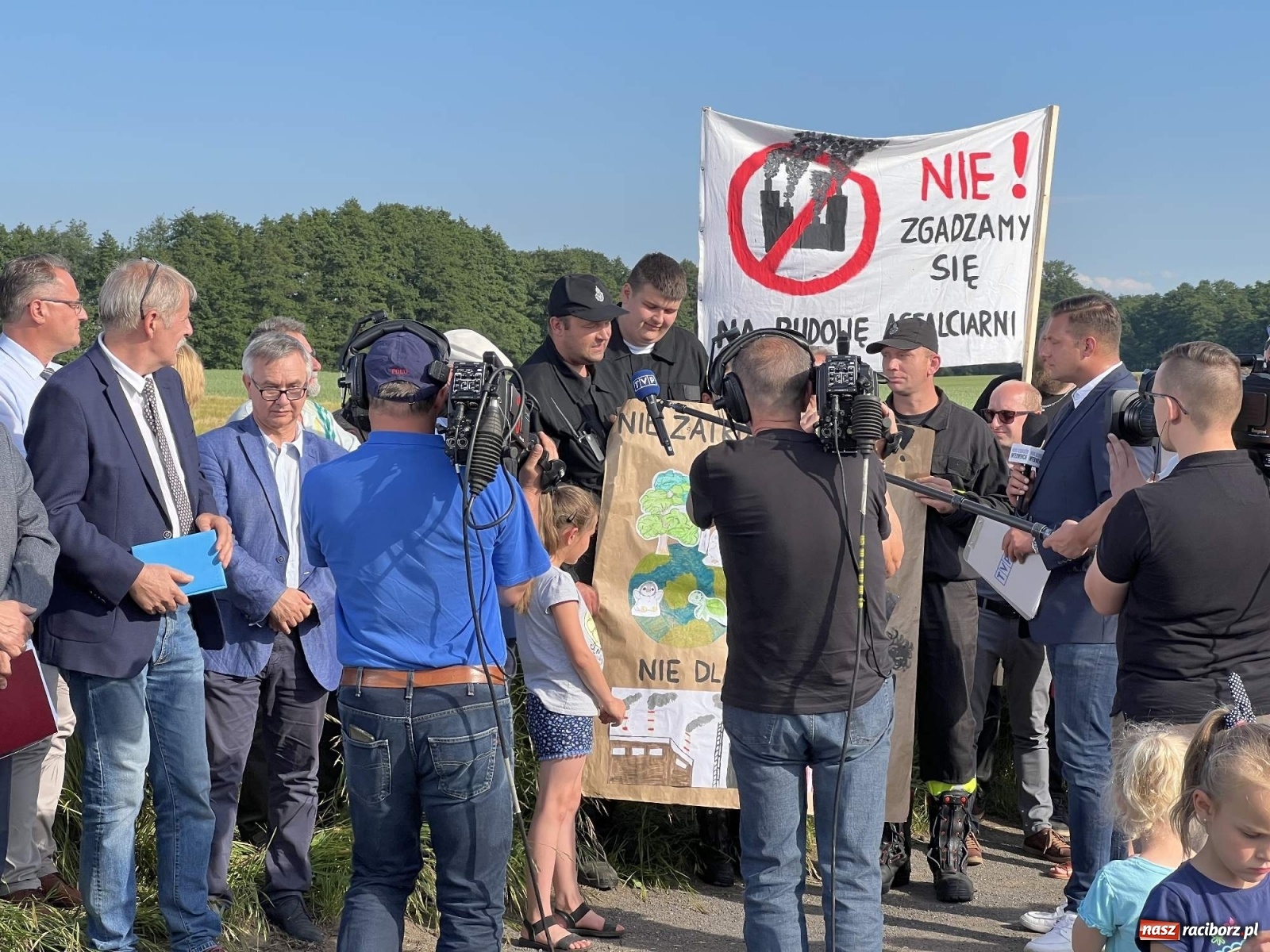 Zdjęcie w galerii na portalu naszraciborz.pl: Racibórz i Pietrowice Wielkie od dziś na wojennej ścieżce. TVP na żywo z Makowa wiadomości z regionu