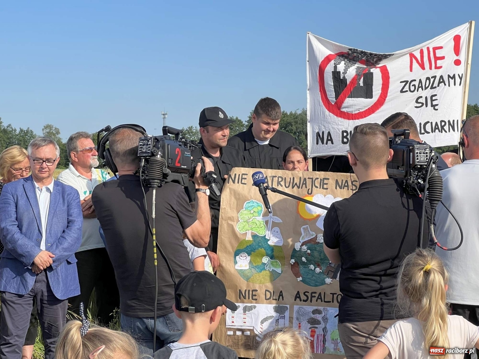 Zdjęcie w galerii na portalu naszraciborz.pl: Racibórz i Pietrowice Wielkie od dziś na wojennej ścieżce. TVP na żywo z Makowa wiadomości z regionu