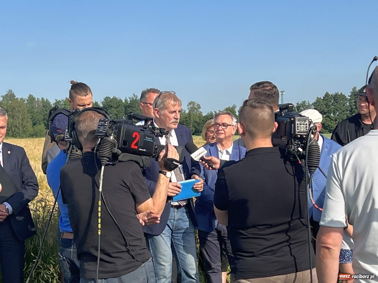 Zdjęcie w galerii na portalu naszraciborz.pl: Racibórz i Pietrowice Wielkie od dziś na wojennej ścieżce. TVP na żywo z Makowa wiadomości z regionu