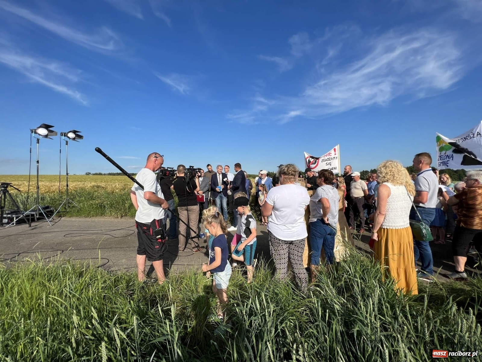 Zdjęcie w galerii na portalu naszraciborz.pl: Racibórz i Pietrowice Wielkie od dziś na wojennej ścieżce. TVP na żywo z Makowa wiadomości z regionu