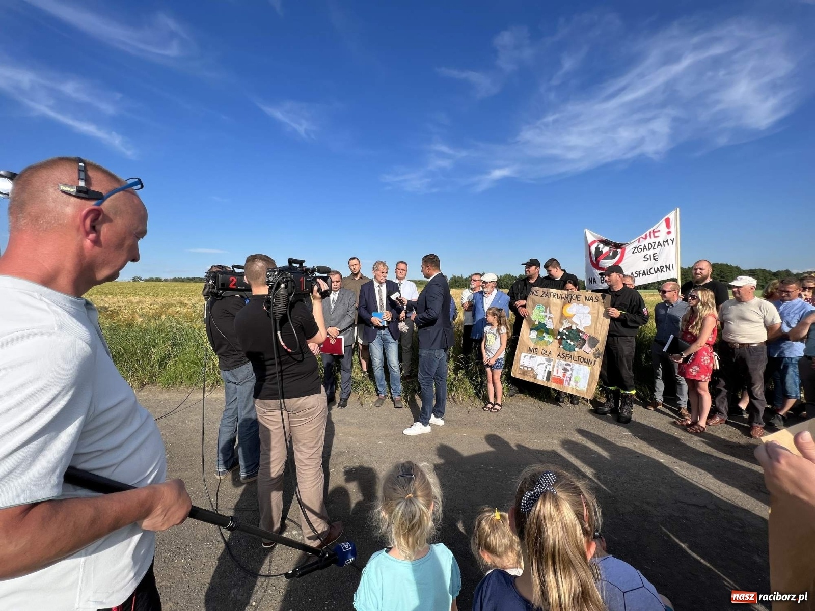 Zdjęcie w galerii na portalu naszraciborz.pl: Racibórz i Pietrowice Wielkie od dziś na wojennej ścieżce. TVP na żywo z Makowa wiadomości z regionu