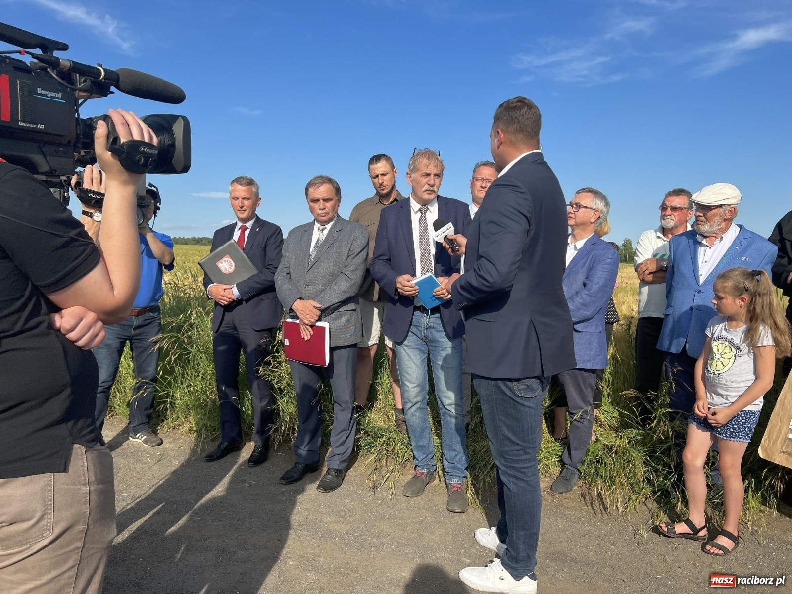 Zdjęcie w galerii na portalu naszraciborz.pl: Racibórz i Pietrowice Wielkie od dziś na wojennej ścieżce. TVP na żywo z Makowa wiadomości z regionu