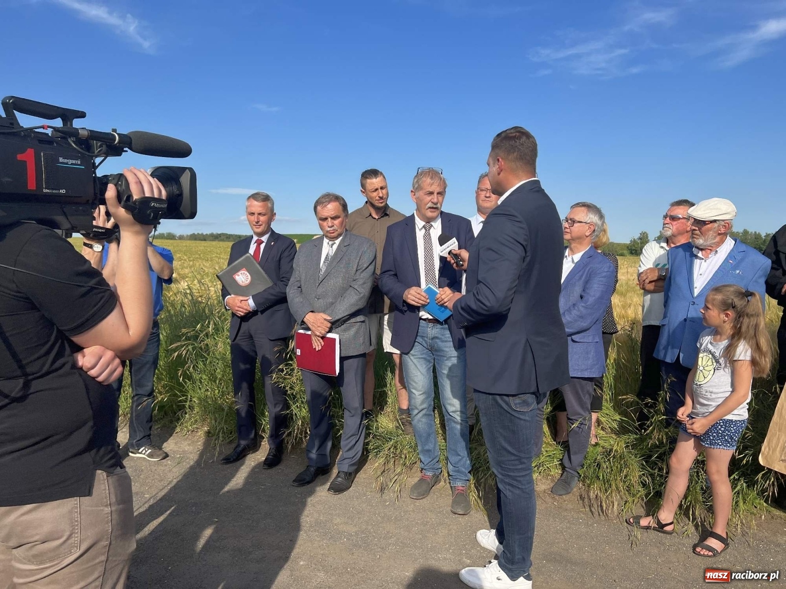 Zdjęcie w galerii na portalu naszraciborz.pl: Racibórz i Pietrowice Wielkie od dziś na wojennej ścieżce. TVP na żywo z Makowa wiadomości z regionu