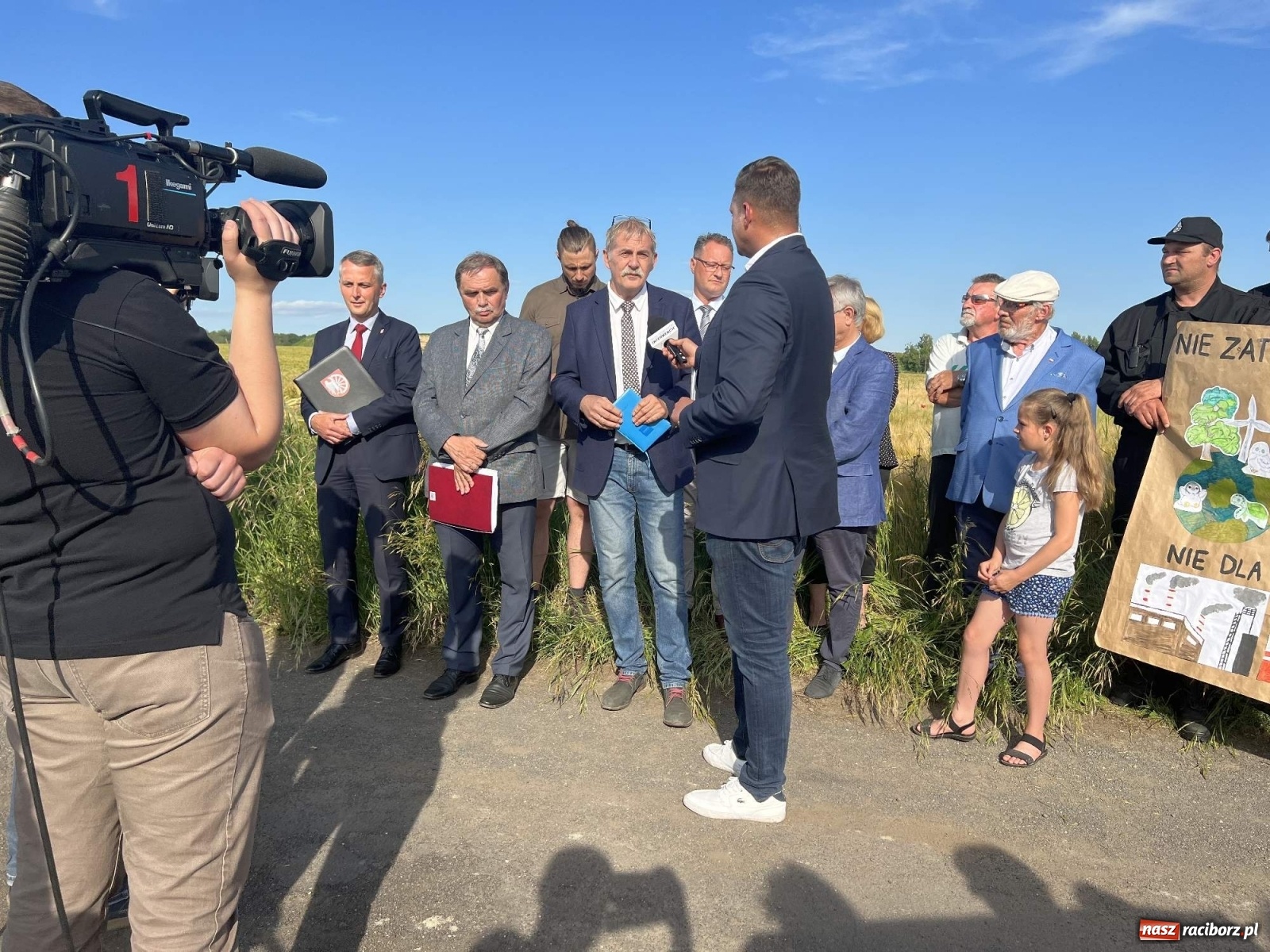 Zdjęcie w galerii na portalu naszraciborz.pl: Racibórz i Pietrowice Wielkie od dziś na wojennej ścieżce. TVP na żywo z Makowa wiadomości z regionu