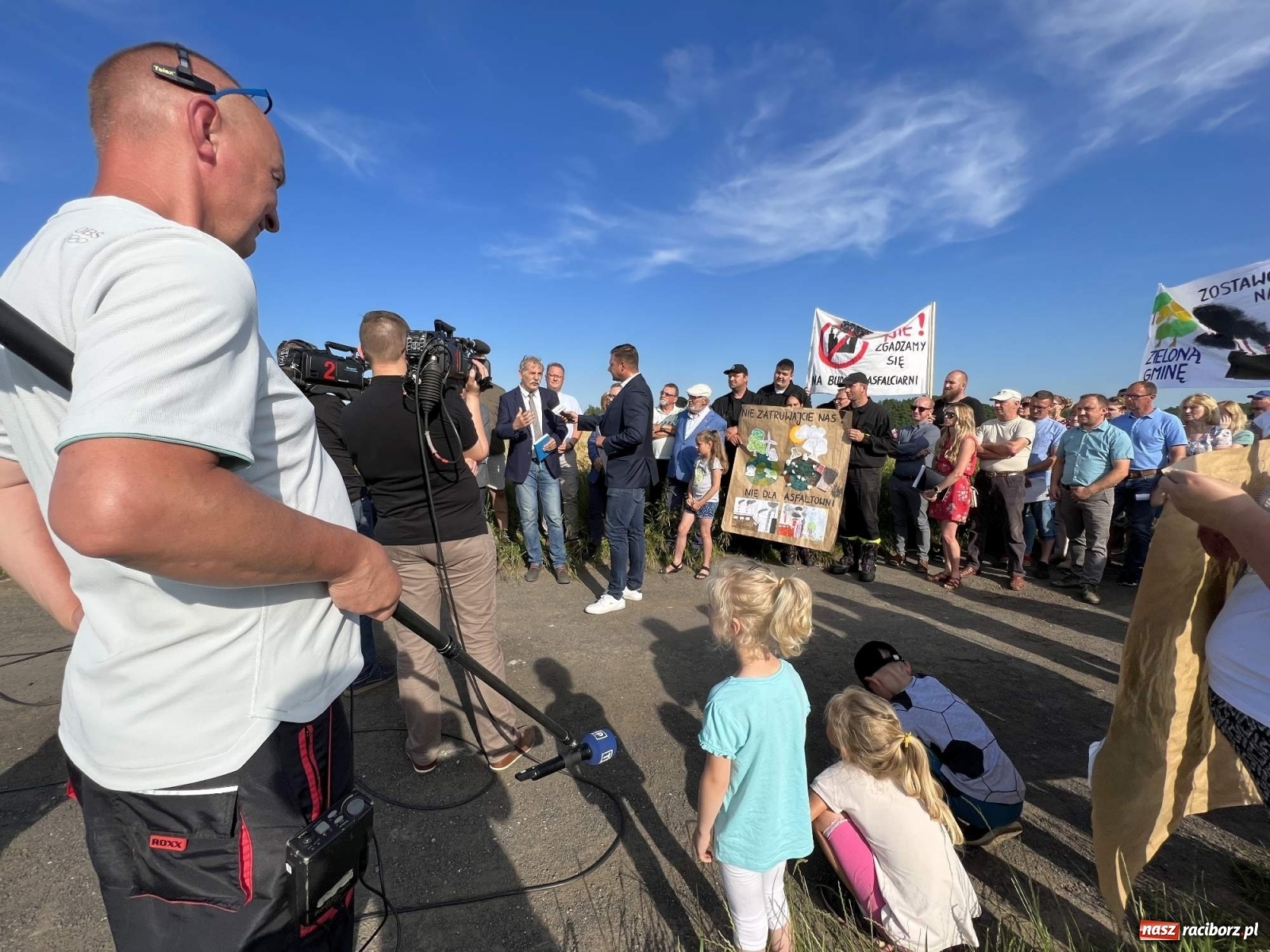 Zdjęcie w galerii na portalu naszraciborz.pl: Racibórz i Pietrowice Wielkie od dziś na wojennej ścieżce. TVP na żywo z Makowa wiadomości z regionu