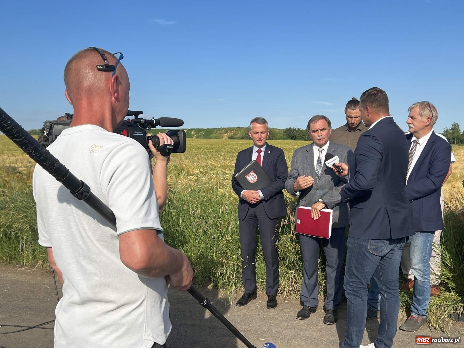 Zdjęcie w galerii na portalu naszraciborz.pl: Racibórz i Pietrowice Wielkie od dziś na wojennej ścieżce. TVP na żywo z Makowa wiadomości z regionu