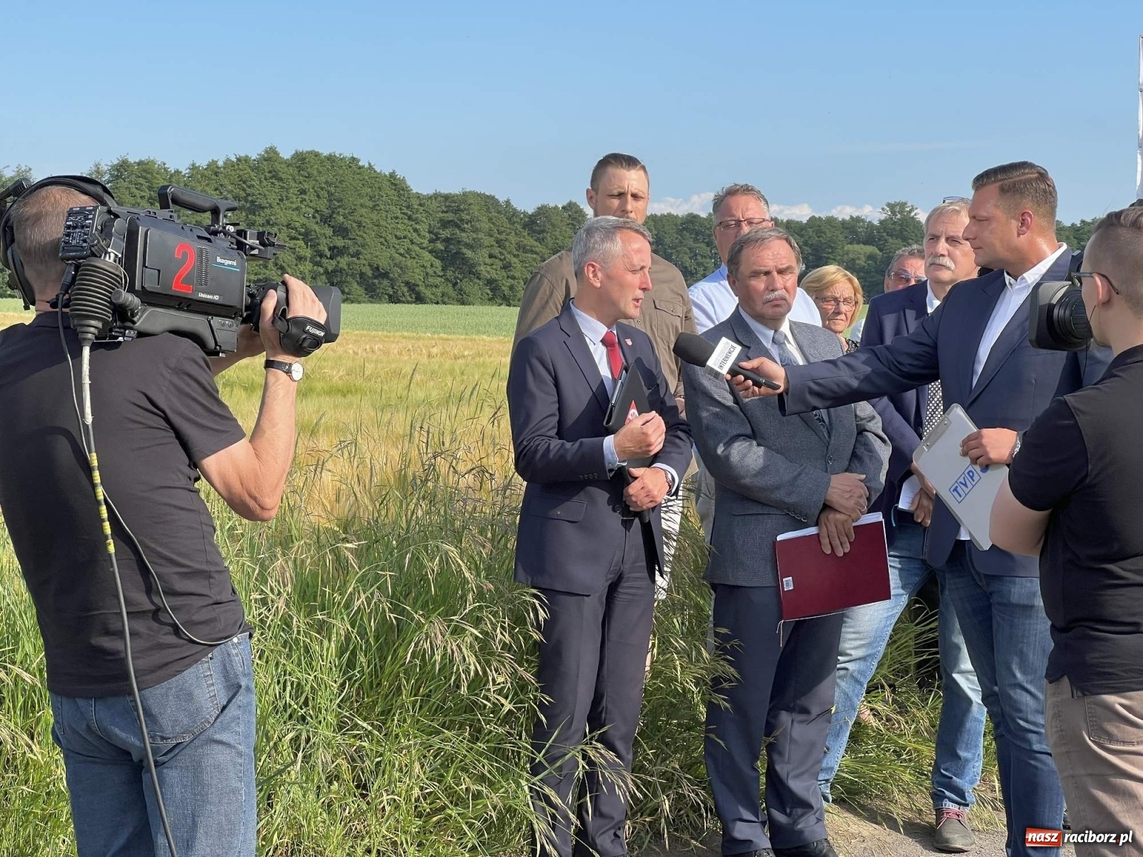 Zdjęcie w galerii na portalu naszraciborz.pl: Racibórz i Pietrowice Wielkie od dziś na wojennej ścieżce. TVP na żywo z Makowa wiadomości z regionu