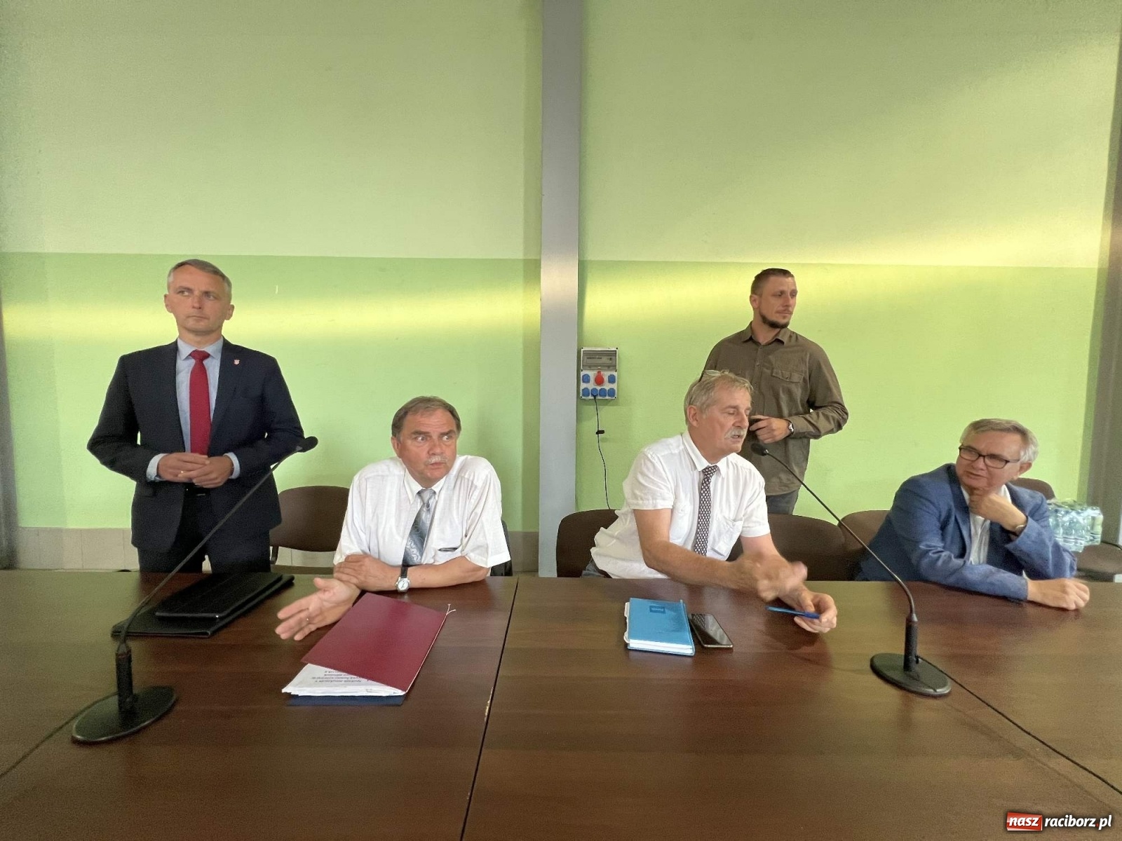 Zdjęcie w galerii na portalu naszraciborz.pl: Racibórz i Pietrowice Wielkie od dziś na wojennej ścieżce. TVP na żywo z Makowa wiadomości z regionu