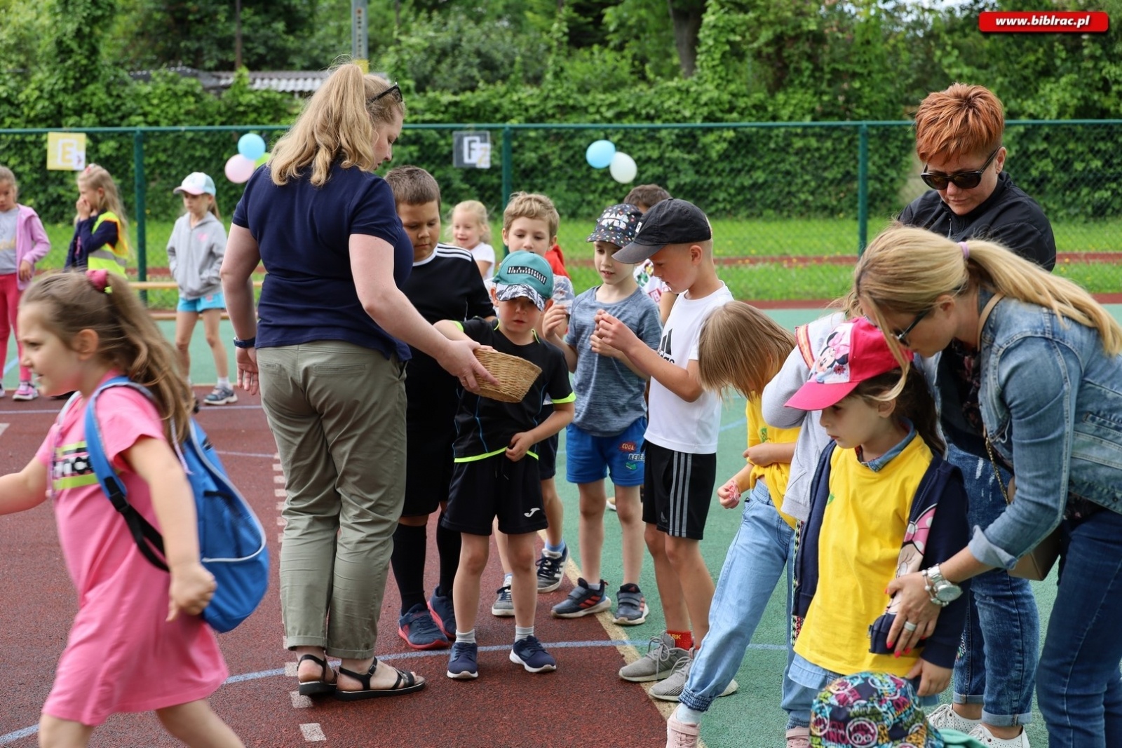 Zdjęcie w galerii na portalu naszraciborz.pl: Przedszkolaki rywalizowały w Stumilowym Lesie wiadomości z regionu