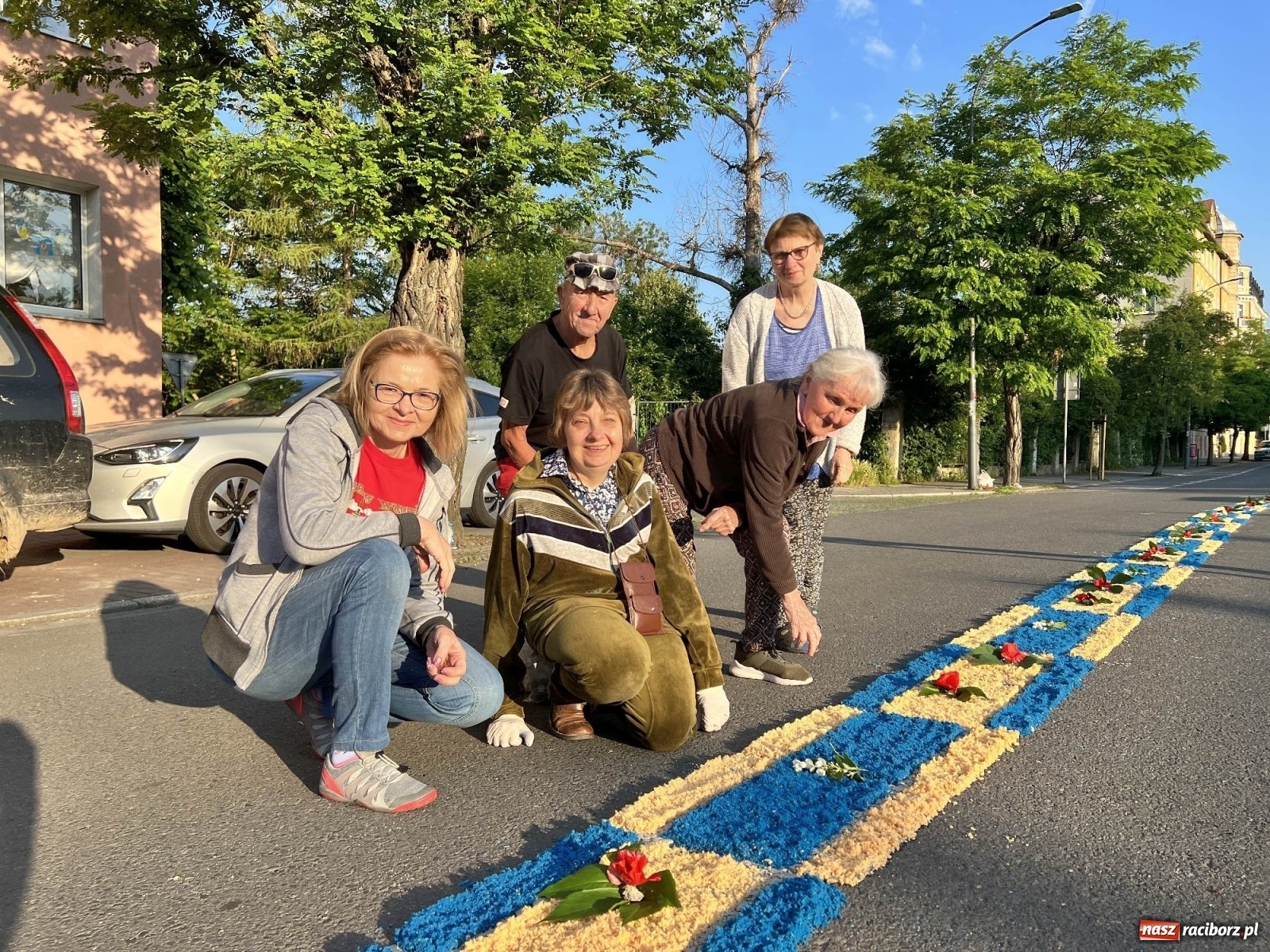 Zdjęcie w galerii na portalu naszraciborz.pl: Przygotowania do Bożego Ciała na starym mieście i Ostrogu wiadomości z regionu