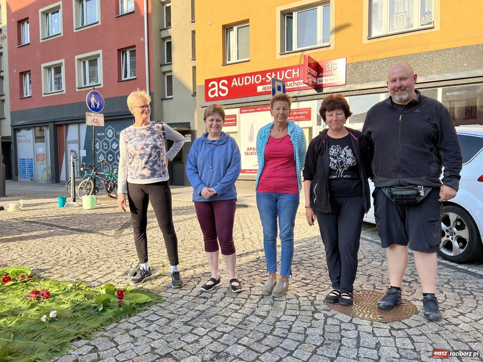 Zdjęcie w galerii na portalu naszraciborz.pl: Przygotowania do Bożego Ciała na starym mieście i Ostrogu wiadomości z regionu