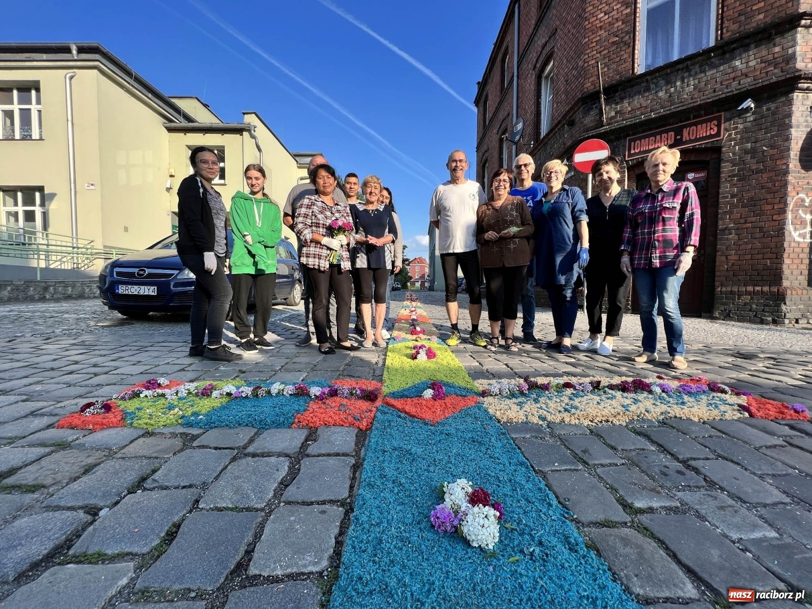 Zdjęcie w galerii na portalu naszraciborz.pl: Przygotowania do Bożego Ciała na starym mieście i Ostrogu wiadomości z regionu