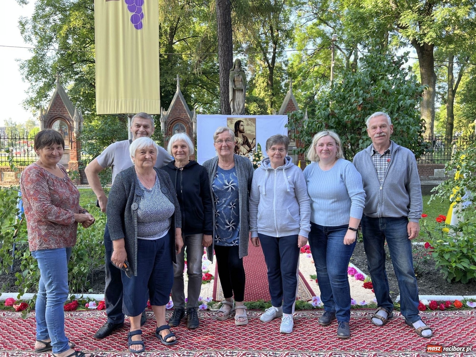 Zdjęcie w galerii na portalu naszraciborz.pl: Przygotowania do Bożego Ciała na starym mieście i Ostrogu wiadomości z regionu