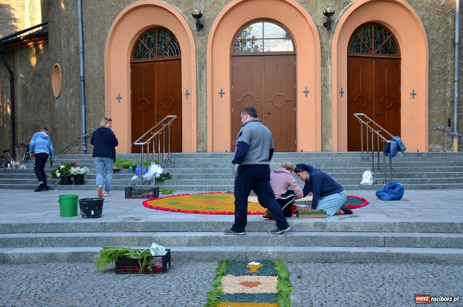 Zdjęcie w galerii na portalu naszraciborz.pl: Parafie NSPJ i Matki Bożej gotowe na Boże Ciało wiadomości z regionu