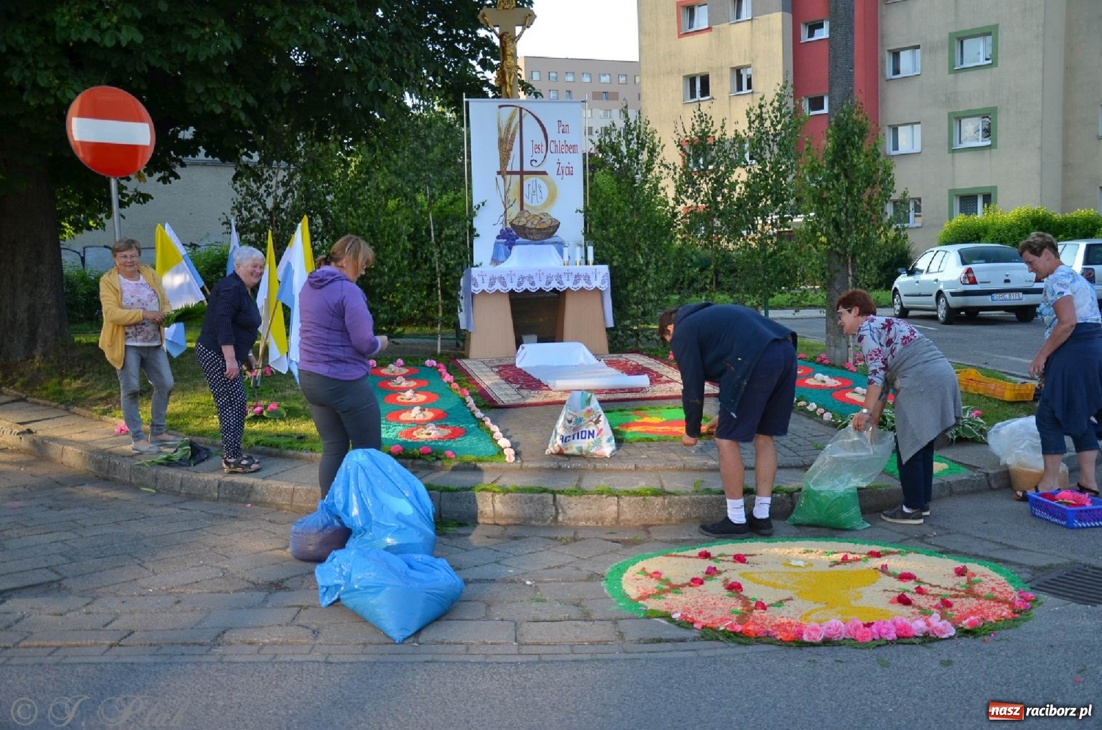Zdjęcie w galerii na portalu naszraciborz.pl: Parafie NSPJ i Matki Bożej gotowe na Boże Ciało wiadomości z regionu