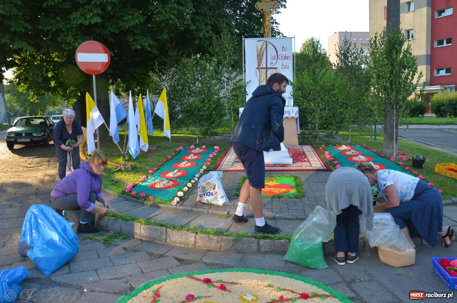 Zdjęcie w galerii na portalu naszraciborz.pl: Parafie NSPJ i Matki Bożej gotowe na Boże Ciało wiadomości z regionu